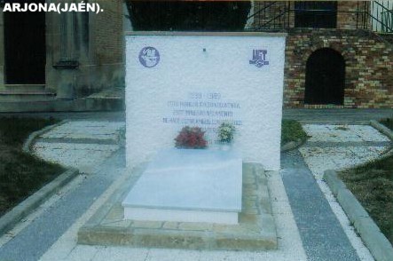 Sepultura donde reposan los restos del alcalde y concejales del Frente Popular de Arjona(Jaén),fusilados en el año 1939.